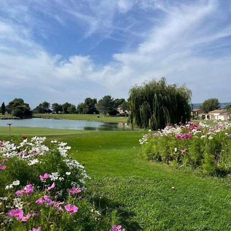 Les Cistes Bed & Breakfast Mallemort Bagian luar foto