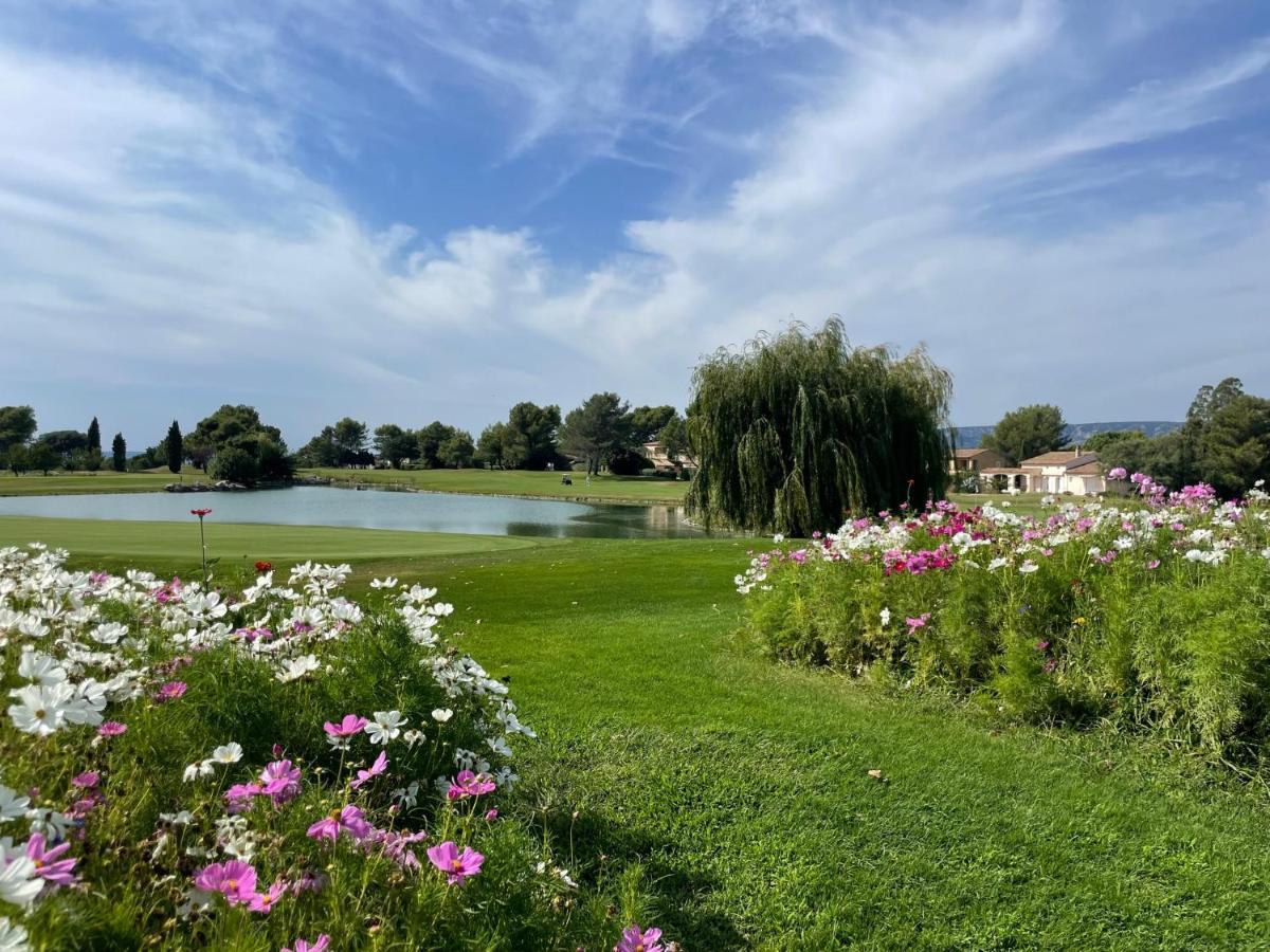 Les Cistes Bed & Breakfast Mallemort Bagian luar foto