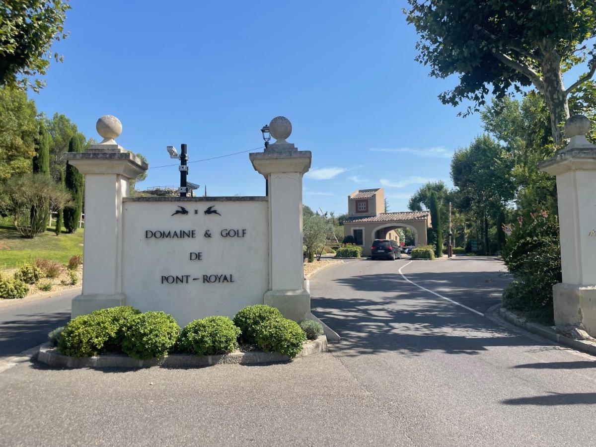 Les Cistes Bed & Breakfast Mallemort Bagian luar foto