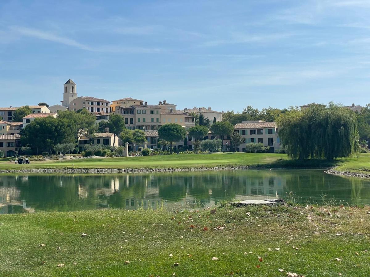 Les Cistes Bed & Breakfast Mallemort Bagian luar foto