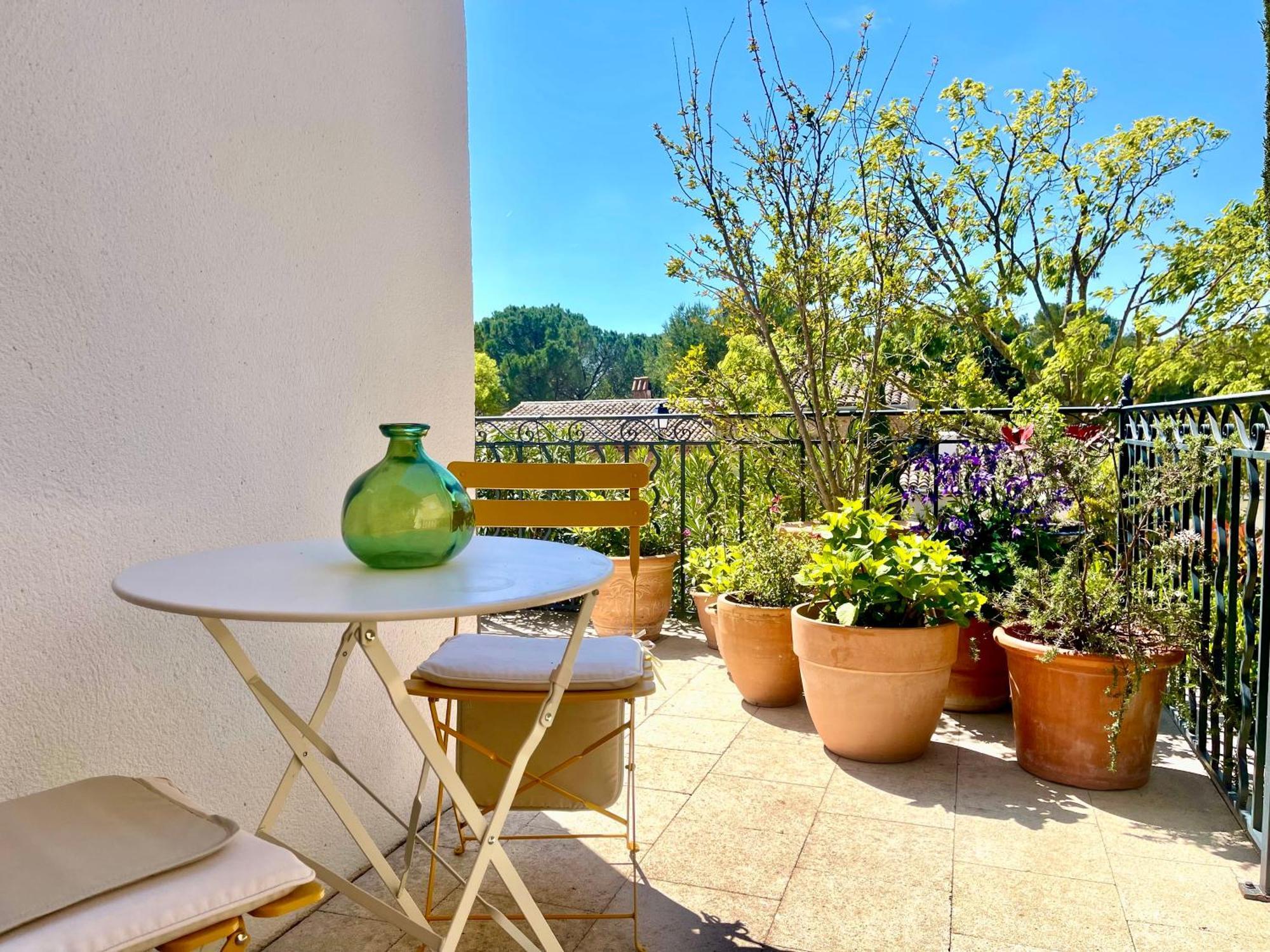 Les Cistes Bed & Breakfast Mallemort Bagian luar foto