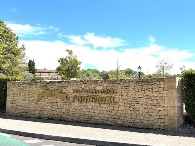 Les Cistes Bed & Breakfast Mallemort Bagian luar foto