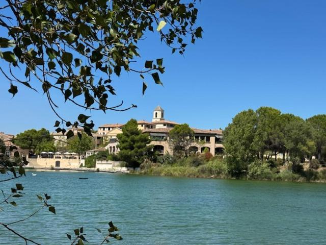 Les Cistes Bed & Breakfast Mallemort Bagian luar foto